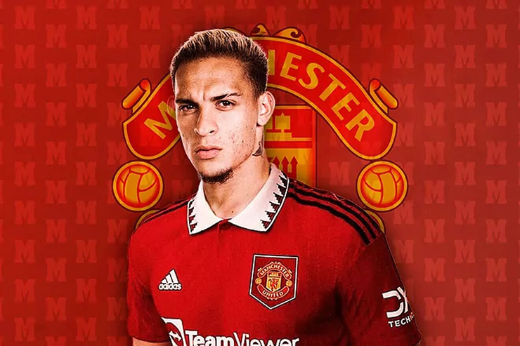 Antony completes transfer from Ajax to United