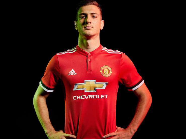 United sign Diogo Dalot