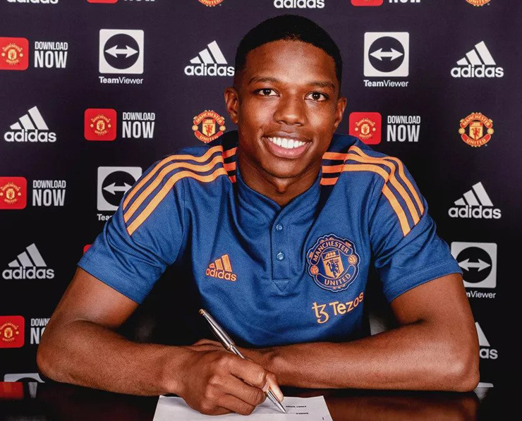 Malacia signs for United