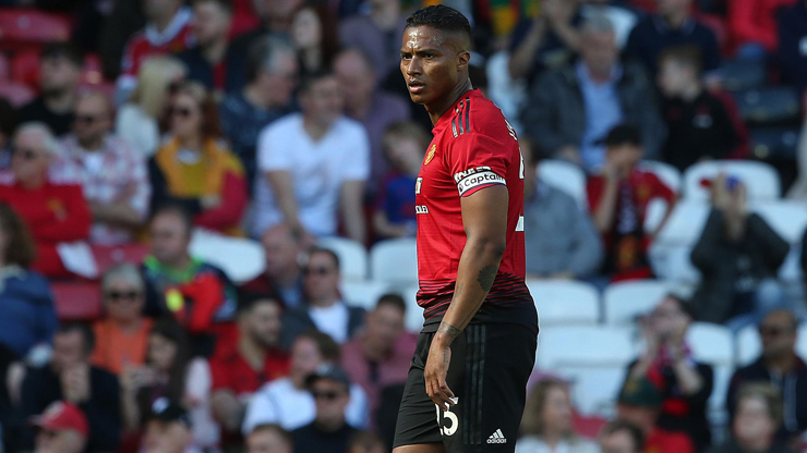 Old Trafford says farewell to Valencia